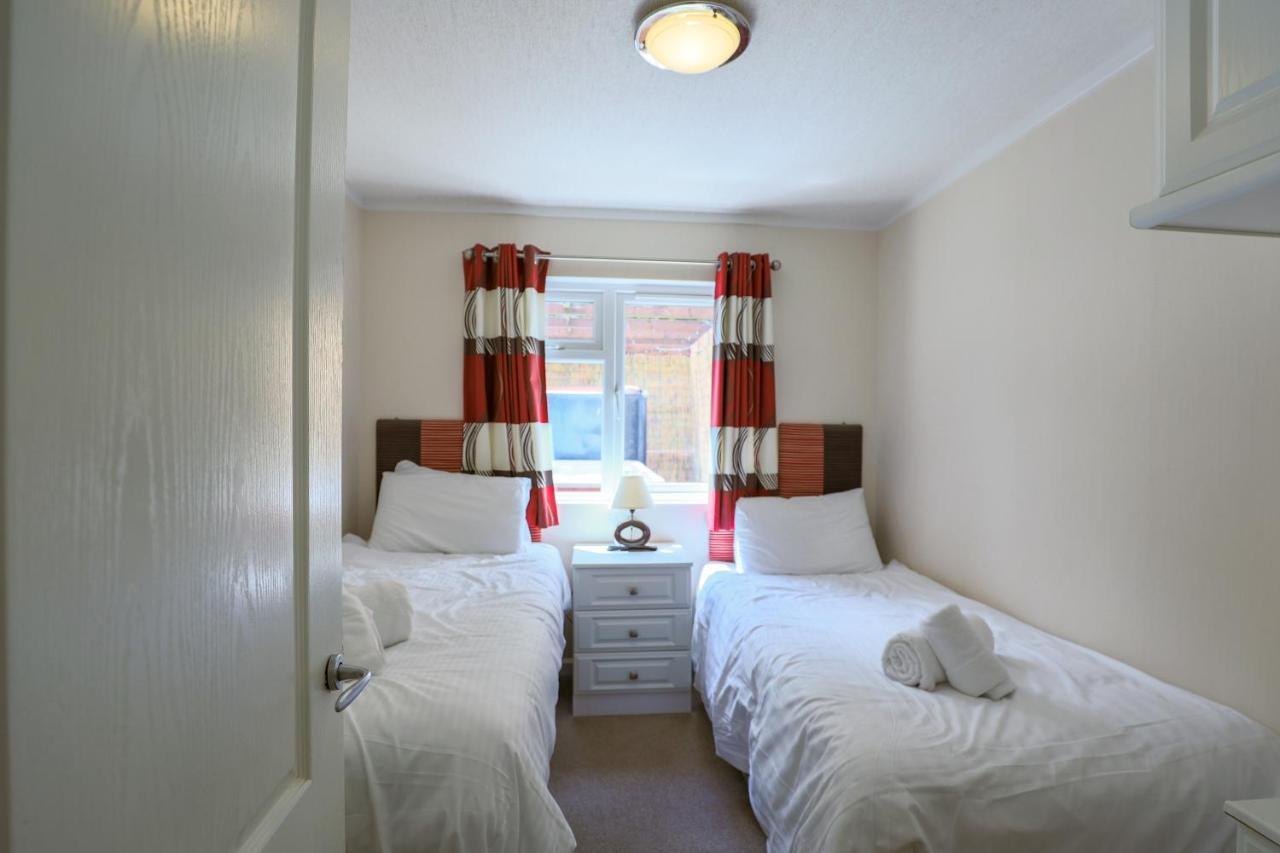 Conkers Lodge For 6 With Hot Tub & Secluded Decking - Spa Resort In Devon Chudleigh Exterior foto